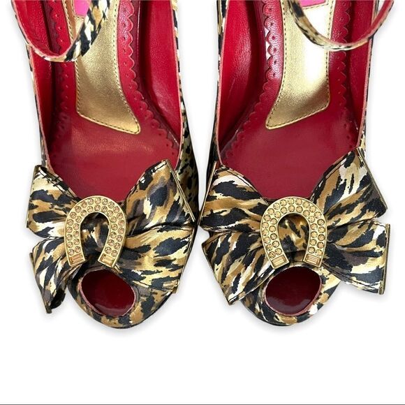 Betsey Johnson Leopard Print Lucky Horseshoe Rhinestone Detailed Pumps - Picture 5 of 9